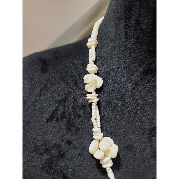 Women's Twisted White Chip & Sliced Shell Vintage Bead Necklace - Picture 3 of 7